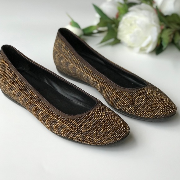 Donald J. Pliner Hasin Beaded Flats Sz 9.5 Narrow - Picture 1 of 8